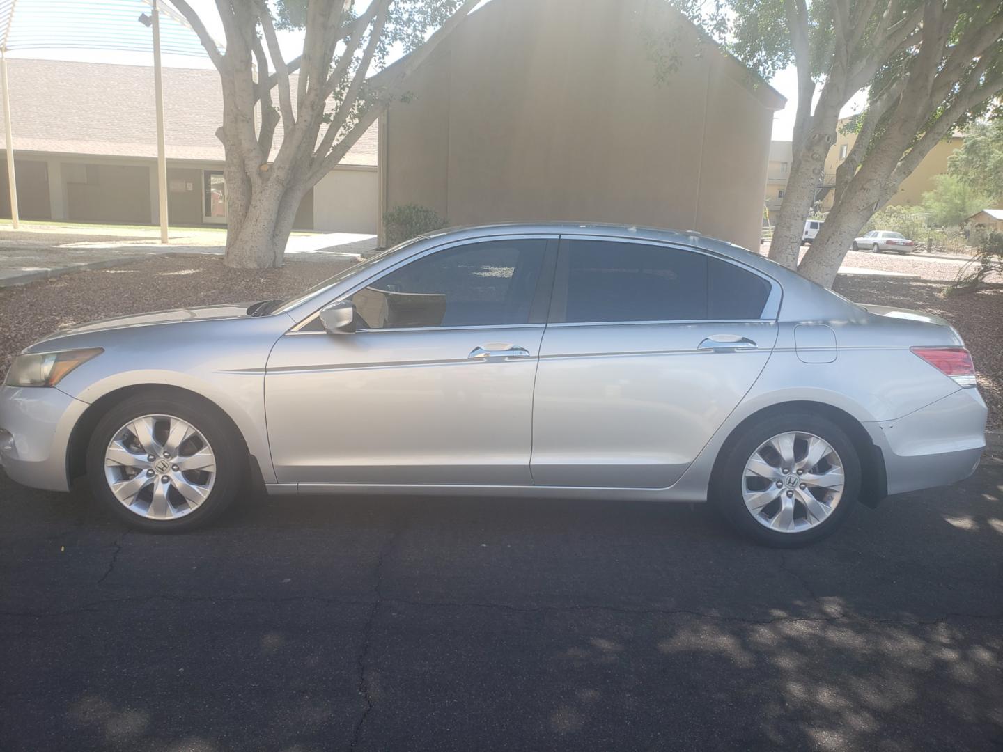 2009 Honda Accord ex-l (1HGCP36849A) with an 3.5L V6 DOHC 24V engine, 6-Speed Automatic transmission, located at 323 E Dunlap Ave., Phoenix, AZ, 85020, (602) 331-9000, 33.567677, -112.069000 - 2009 Honda Accord EX-L,.......EXCELLENT condition, A Real Must See!!.... No accidents, Power everything, Stereo/cd player, Phone sync, Bluetooth, Satellite compatible, Ice cold ac, Clean Black and Gray interior with Gray leather seats in near perfect condition, power windows, power door locks, Gorge - Photo#6